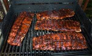 Sizzling the sauce on a gas grill Sizzling the sauce on ribs in a gas grill